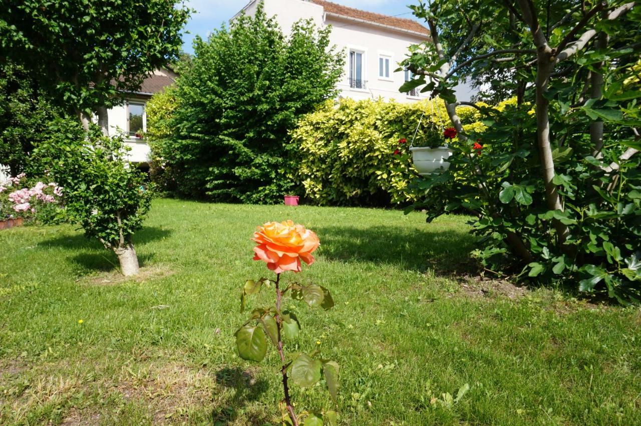 Une Chambre A Neuilly Guest House Kültér fotó