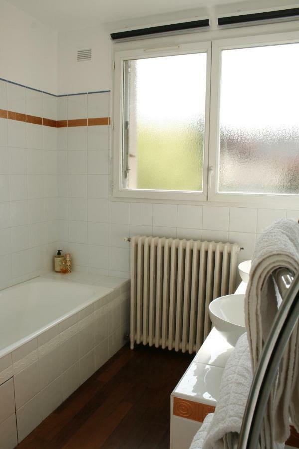 Une Chambre A Neuilly Guest House Kültér fotó