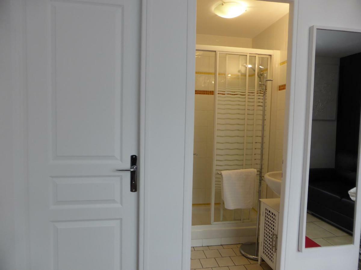 Une Chambre A Neuilly Guest House Kültér fotó